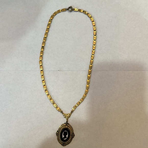 VTG CAMEO VICTORIAN CZECH STYLE GLASS CAMEO/SILHOUETTE‎ GOLD TONE STAR NECKLACE - Picture 3 of 9